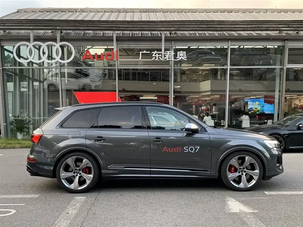 Audi SQ7 2024 из CN, фото 4