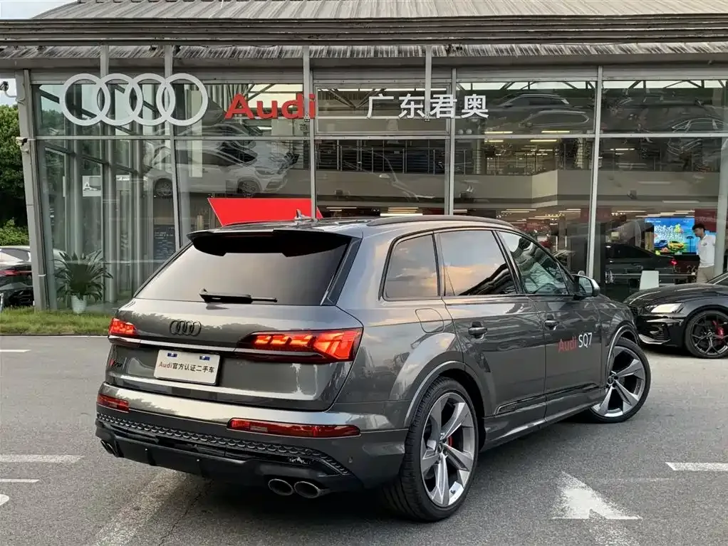 Audi SQ7 2024 из CN, фото 6