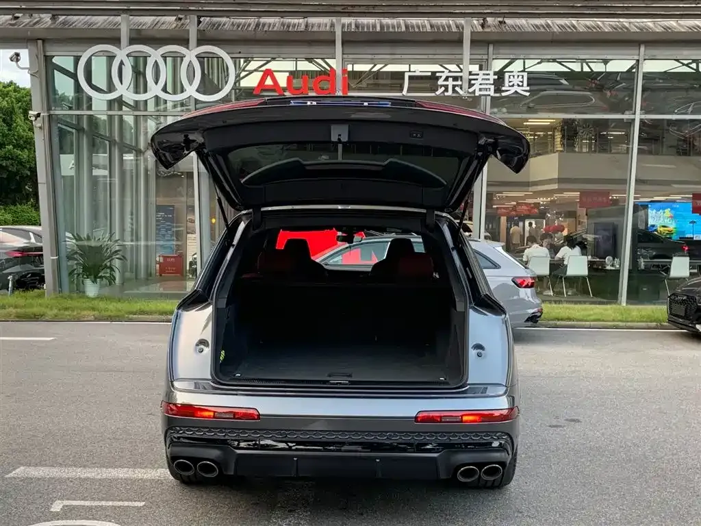 Audi SQ7 2024 из CN, фото 10