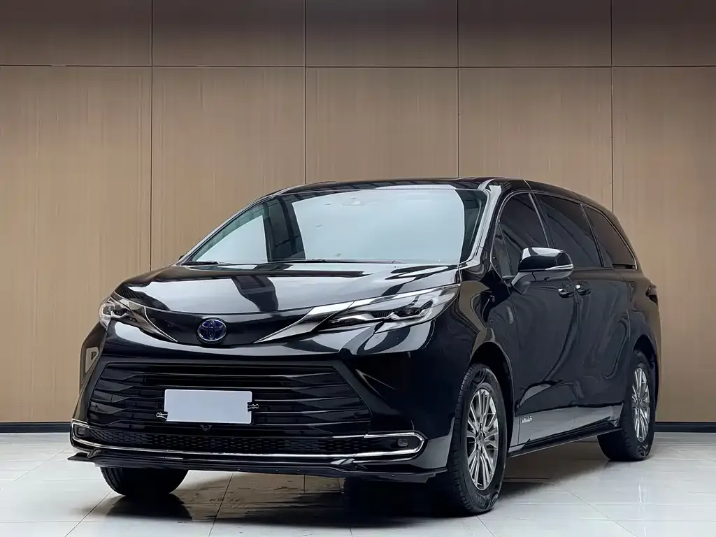 Toyota Sienna 2023 из CN, фото 1