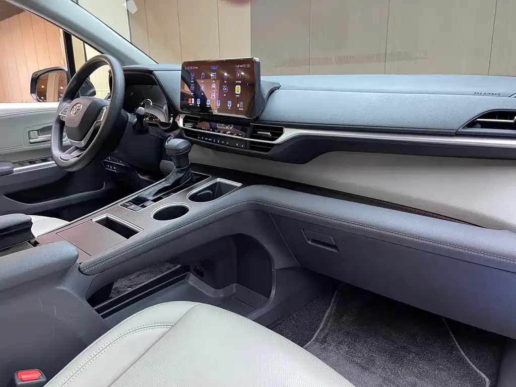 Toyota Sienna 2023 из CN, фото 10