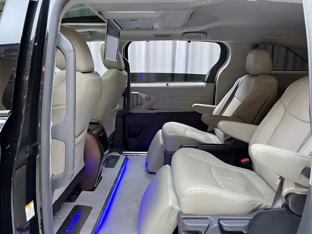 Toyota Sienna 2023 из CN, фото 8
