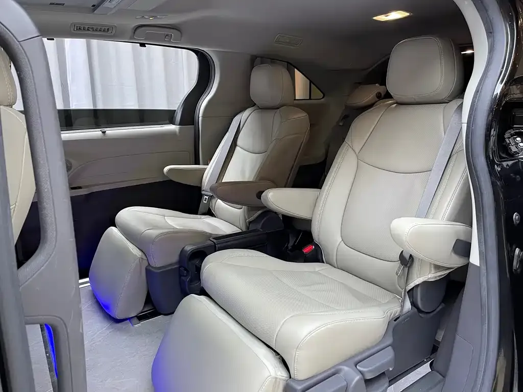 Toyota Sienna 2023 из CN, фото 9
