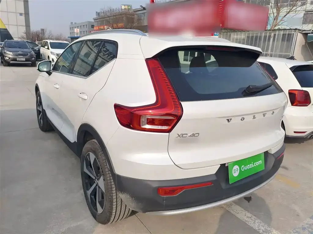 Volvo XC40 — фото 2