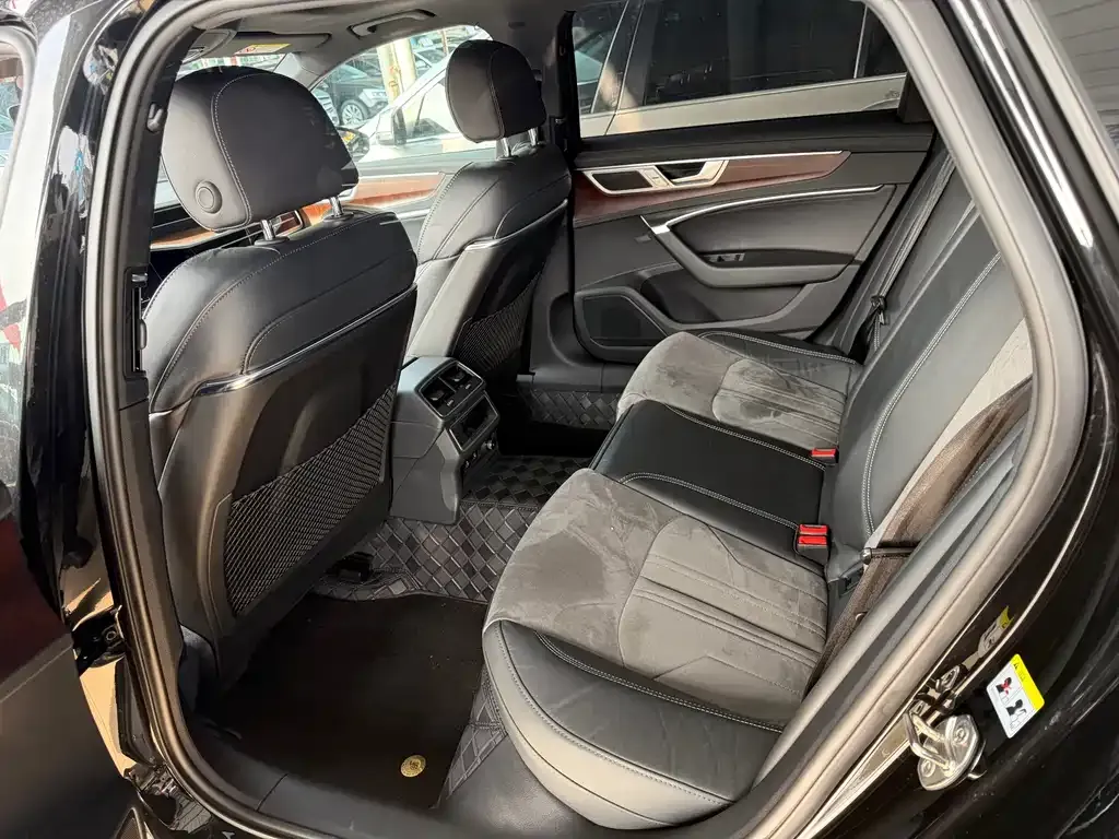 Audi A6L 2023 из CN, фото 4