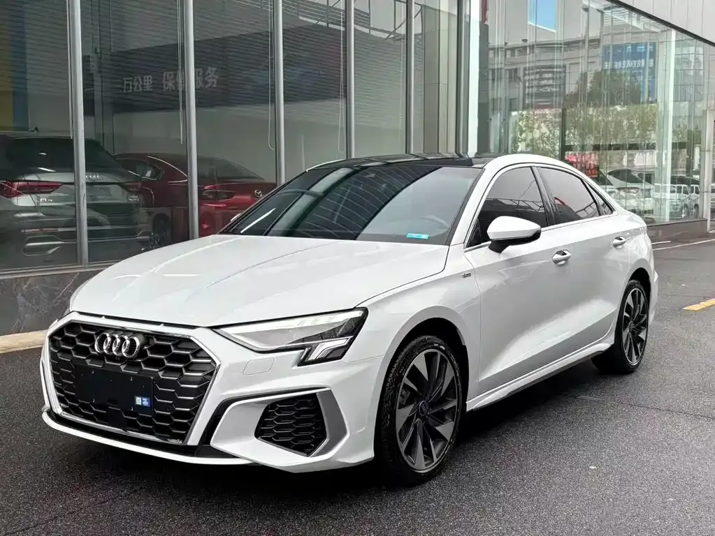 Audi A3 2023 из CN, фото 1