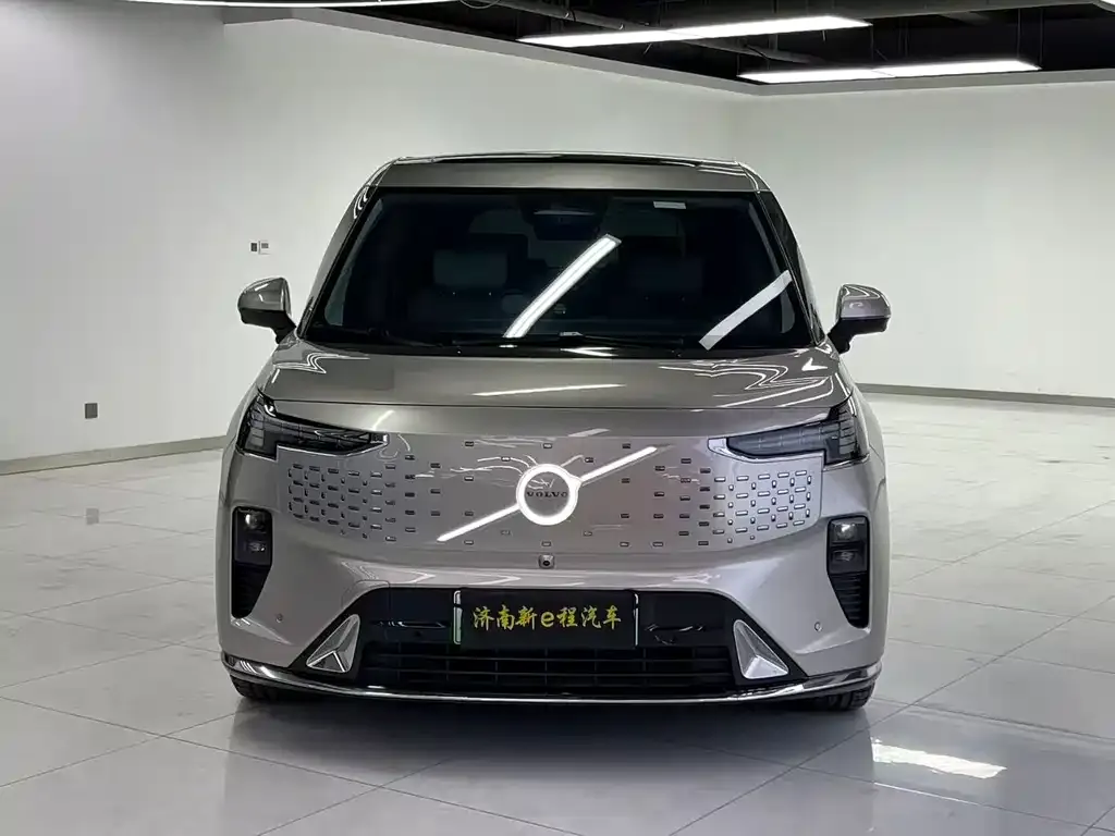 Volvo EM90 2024 из CN, фото 3