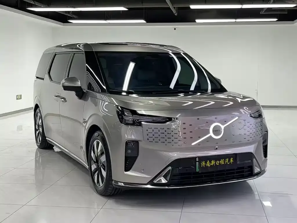 Volvo EM90 2024 из CN, фото 2