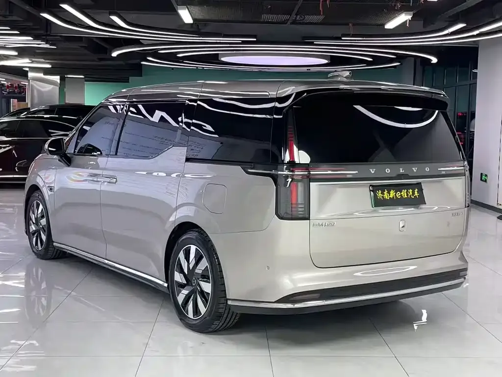 Volvo EM90 2024 из CN, фото 4