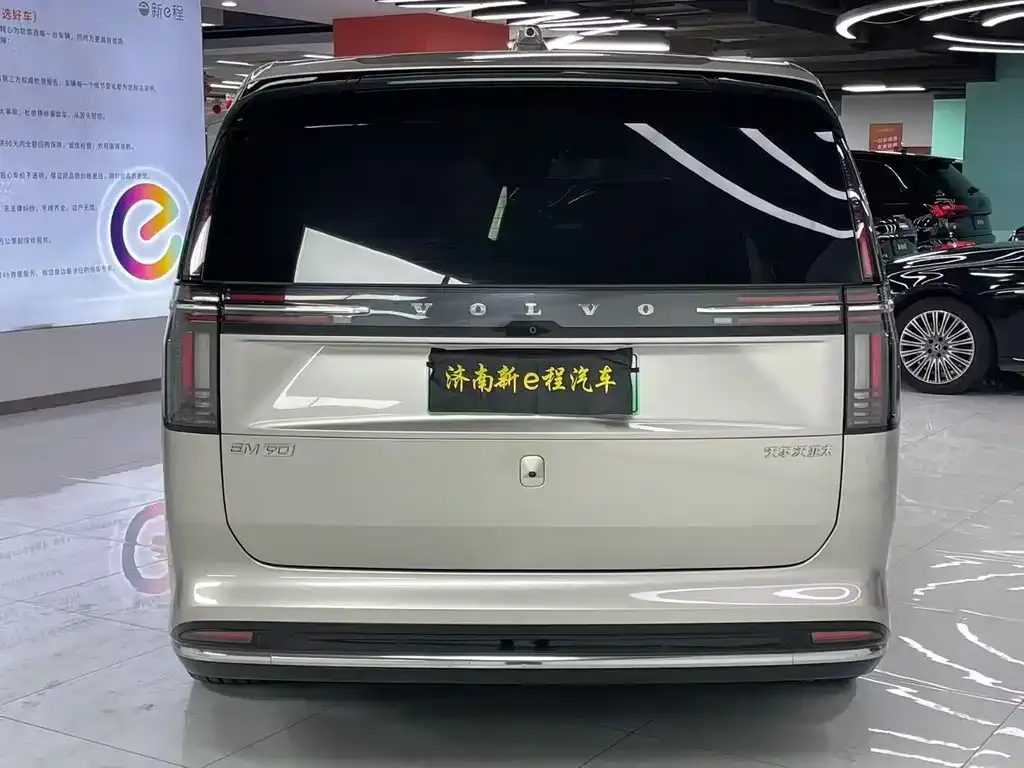 Volvo EM90 2024 из CN, фото 5