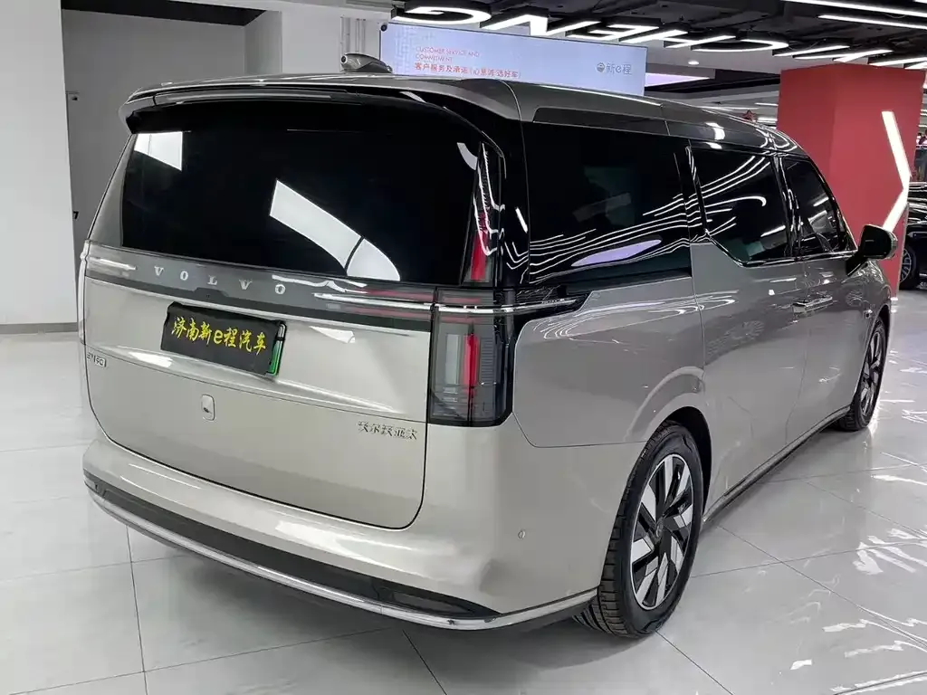 Volvo EM90 2024 из CN, фото 8
