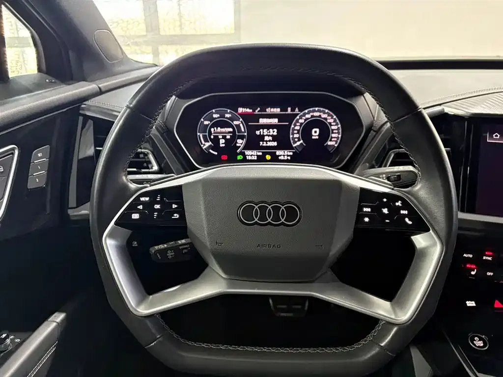 Audi Q4 e-tron — фото 7