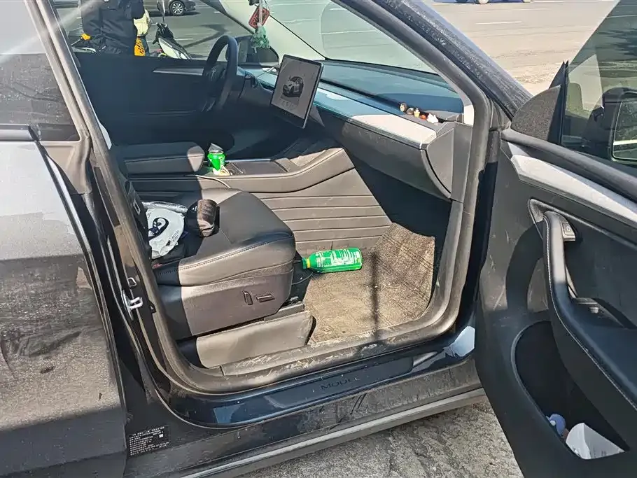 Tesla Model Y — фото 6