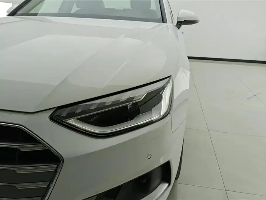 Audi A4L 2021 из CN, фото 2