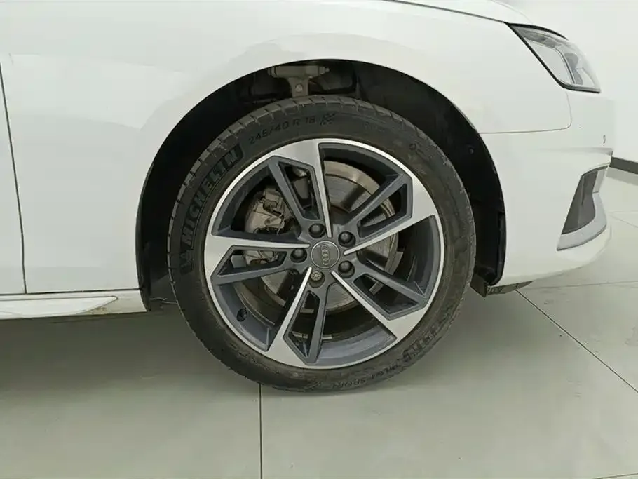 Audi A4L 2021 из CN, фото 9