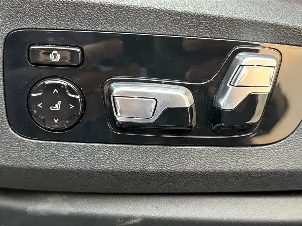 BMW X6 M 2024 из CN, фото 9
