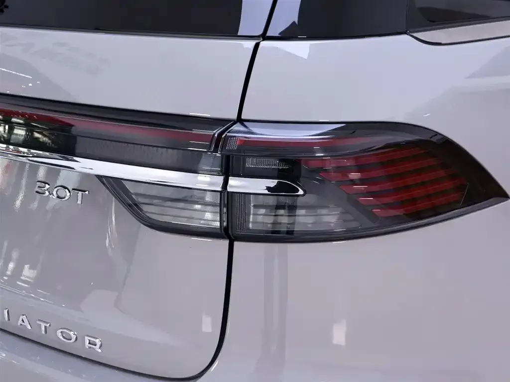 Lincoln Aviator 2024 из CN, фото 8