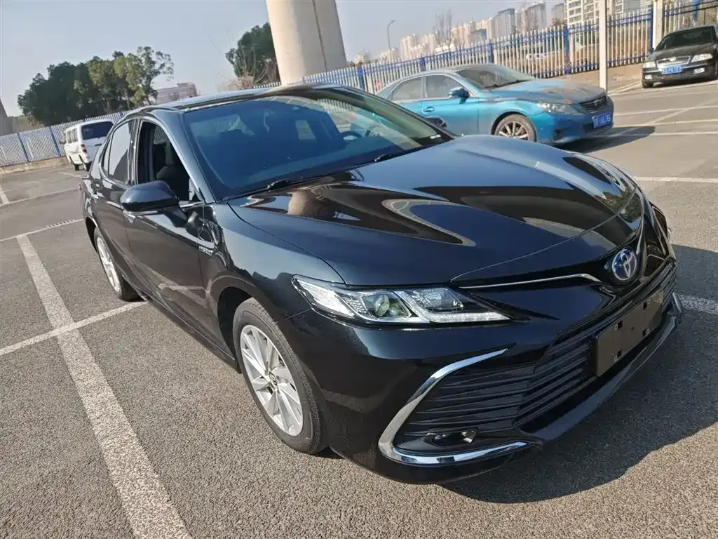 Toyota Camry — фото 8