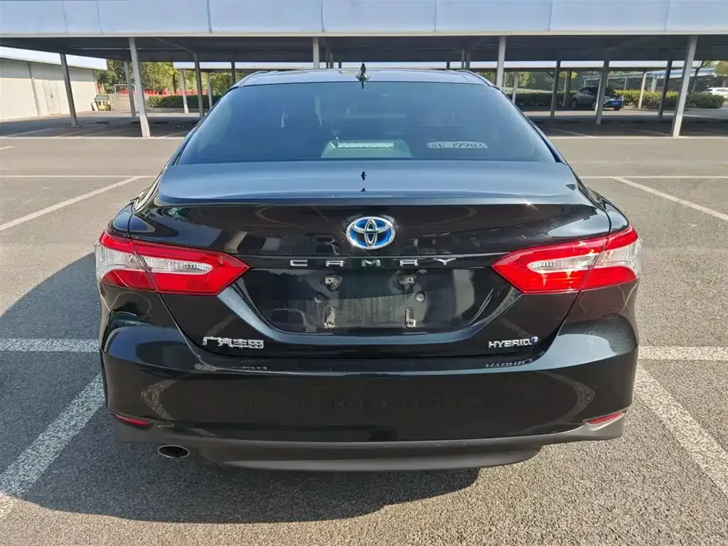 Toyota Camry — фото 2