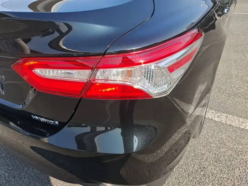 Toyota Camry — фото 3