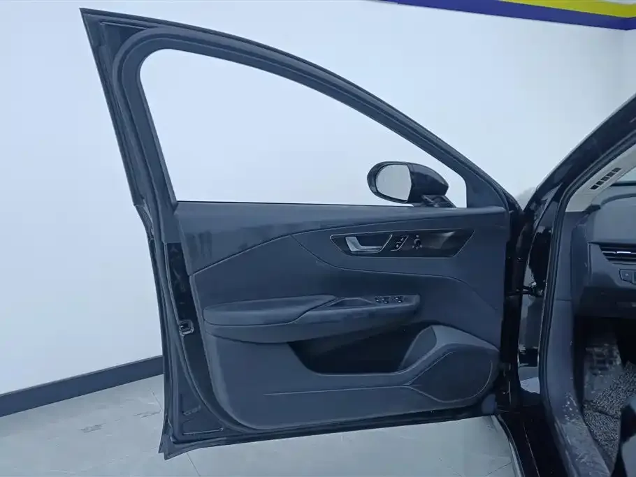 Hongqi E-QM5 — фото 4