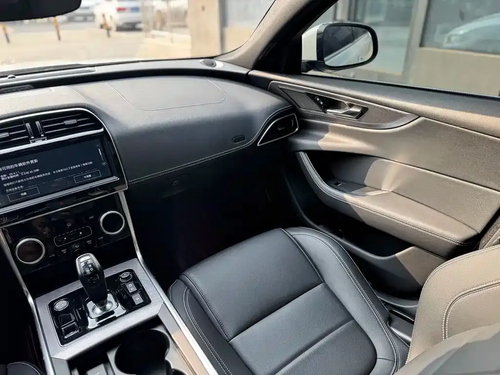 Jaguar XEL 2023 из CN, фото 7