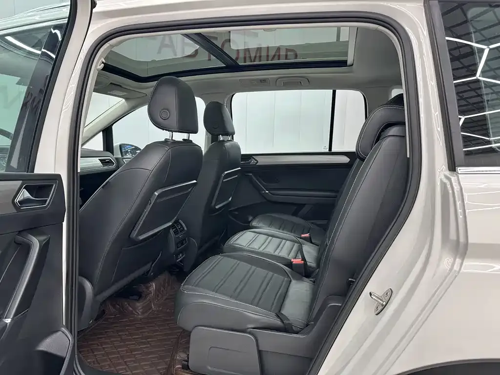 Volkswagen Touran 2021 из CN, фото 5