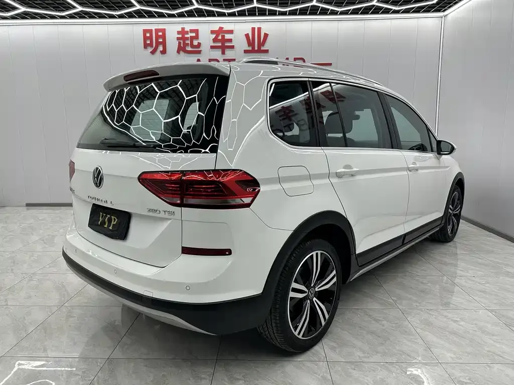 Volkswagen Touran 2021 из CN, фото 7
