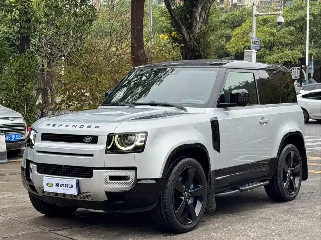 Land Rover Defender — фото 1
