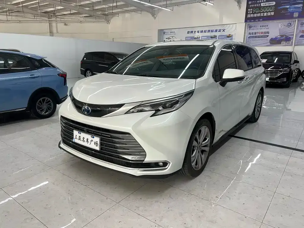 Toyota Sienna — фото 1