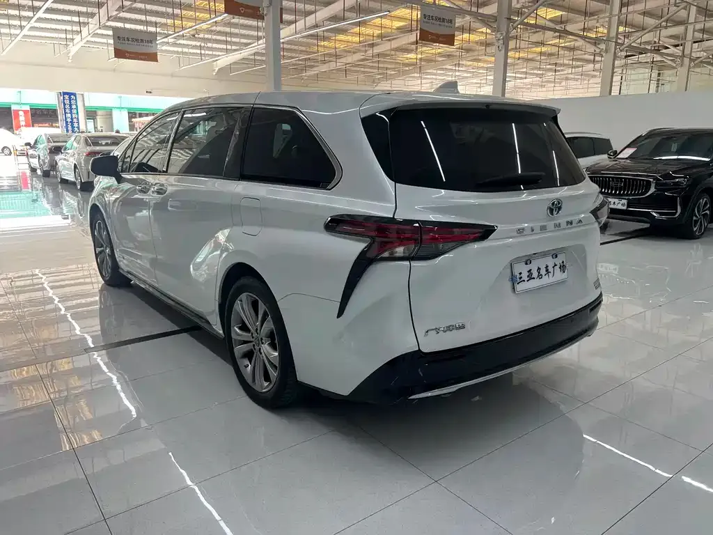 Toyota Sienna — фото 6