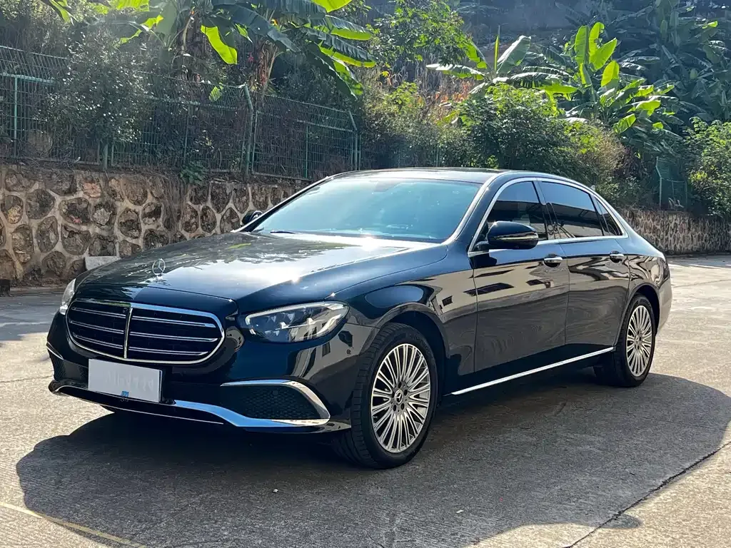 Mercedes-Benz E-Class — фото 1