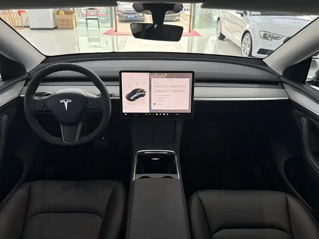 Tesla Model Y — фото 7
