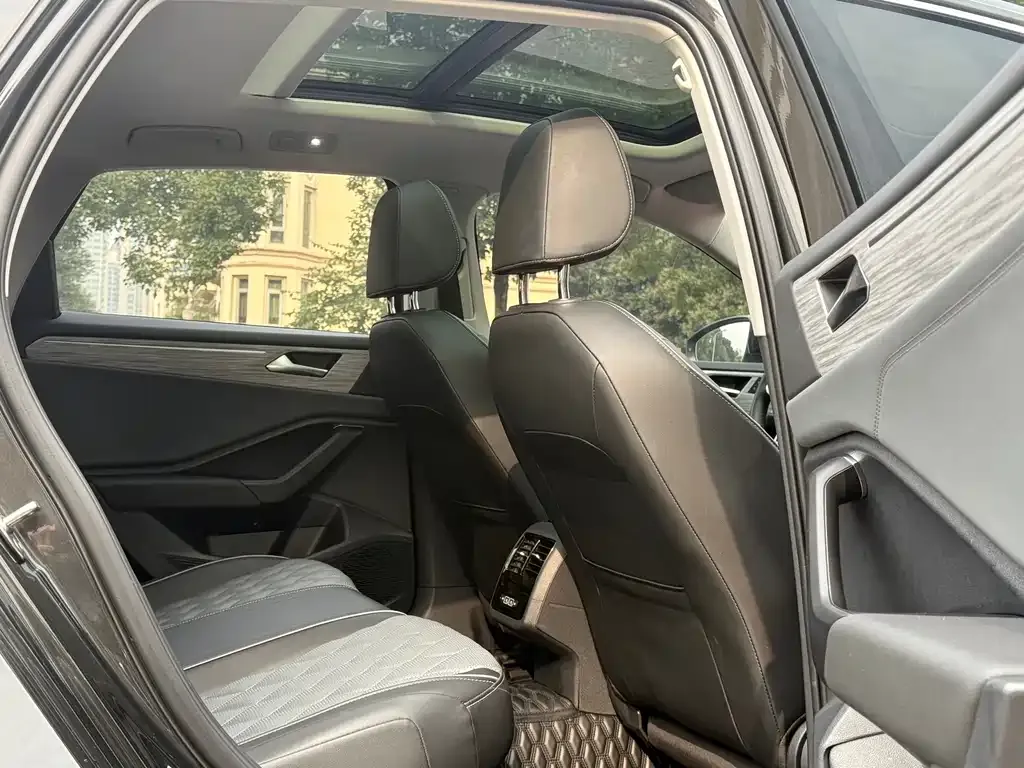 Volkswagen Sagitar 2023 из CN, фото 4