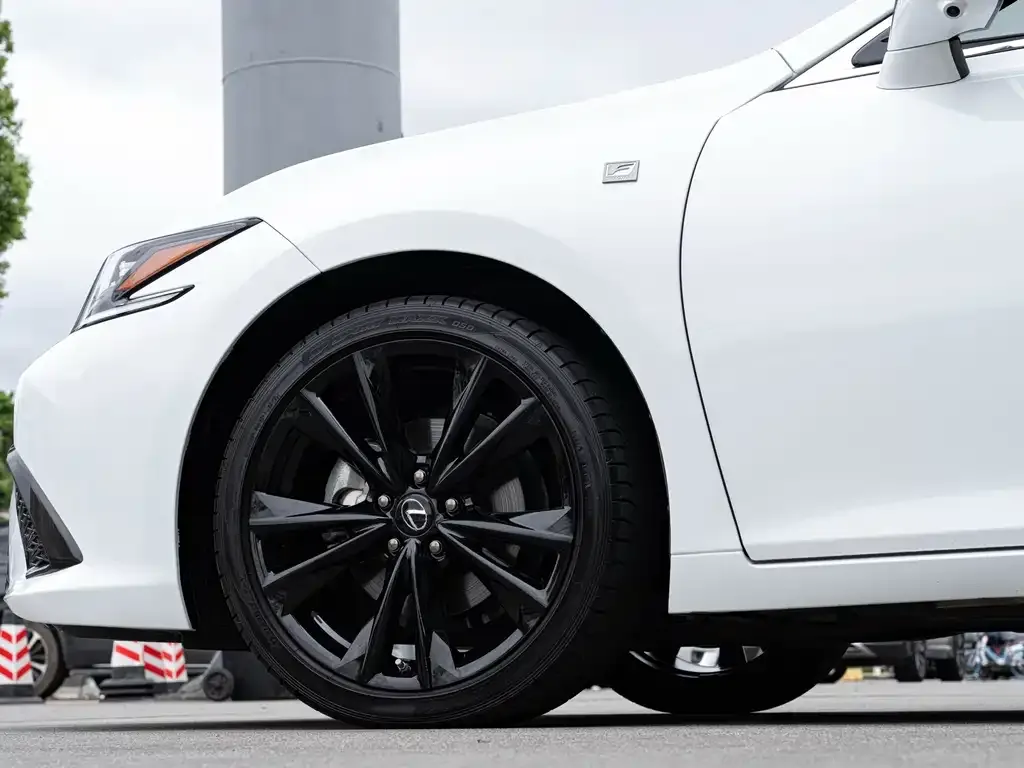 Lexus ES 2023 из CN, фото 2