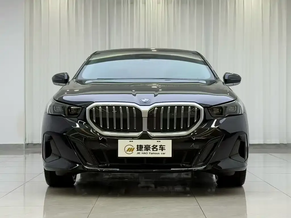 BMW 5 Series 2025 из CN, фото 1