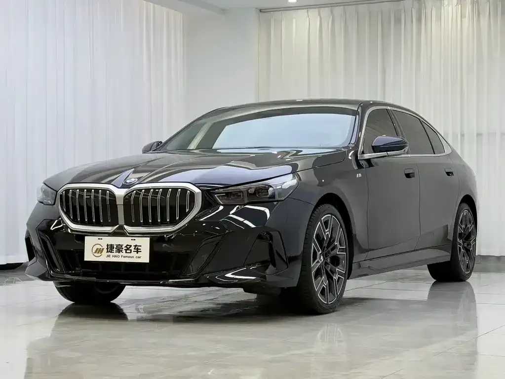 BMW 5 Series 2025 из CN, фото 5