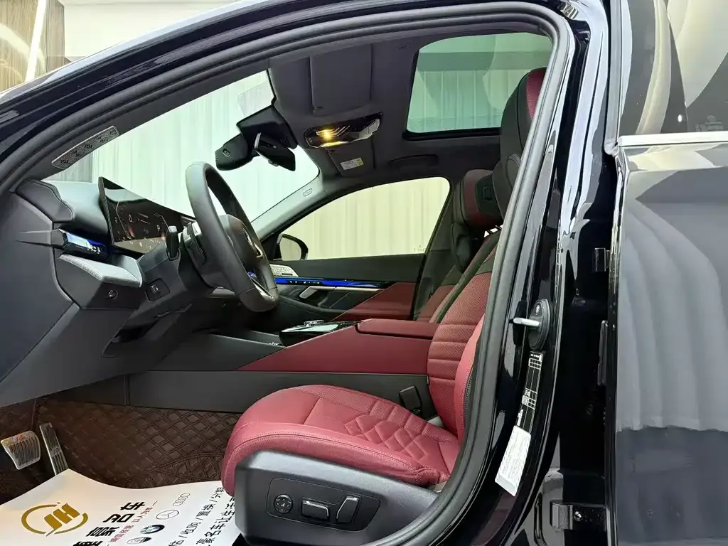 BMW 5 Series 2025 из CN, фото 2