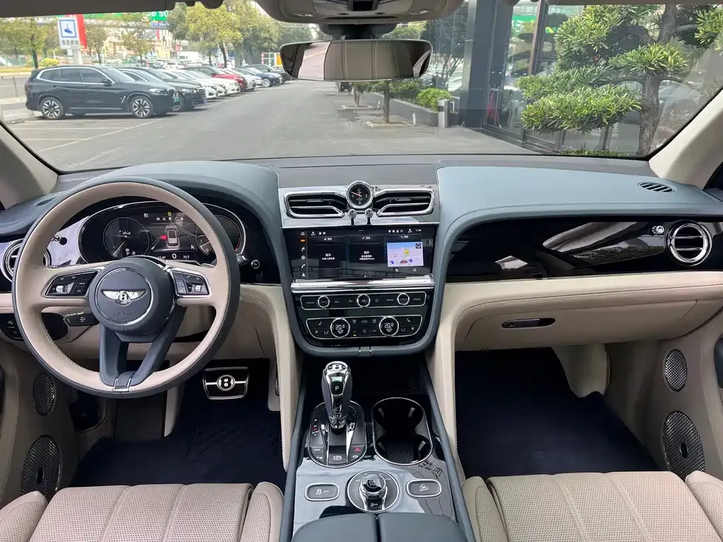 Bentley Bentayga 2023 из CN, фото 9