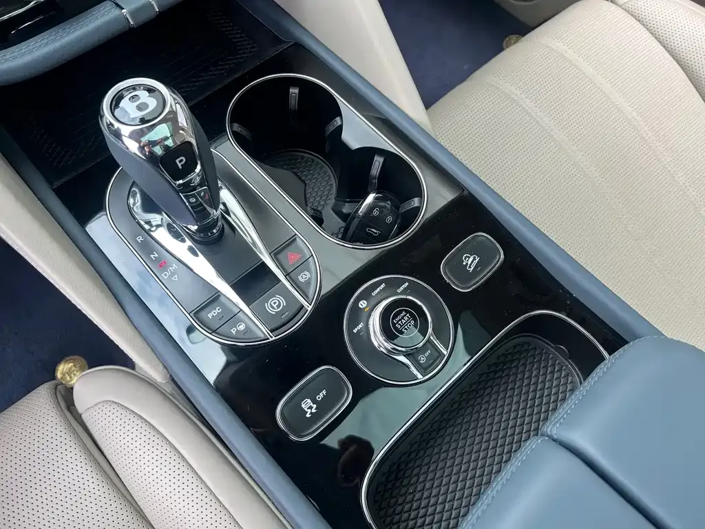 Bentley Bentayga 2023 из CN, фото 4