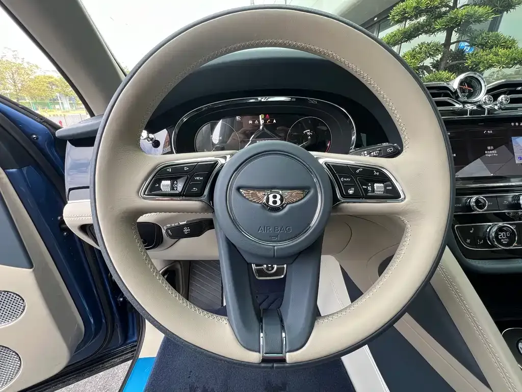 Bentley Bentayga 2023 из CN, фото 5