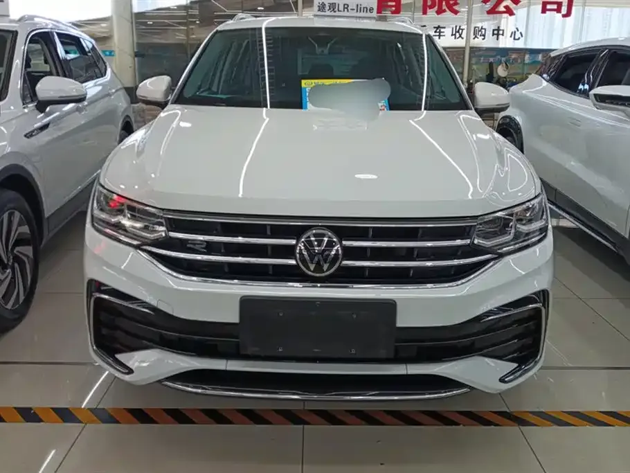 Volkswagen Tiguan L — фото 10