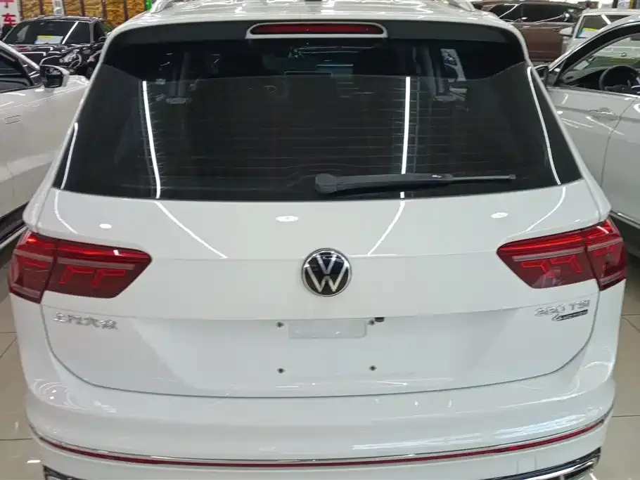 Volkswagen Tiguan L — фото 2