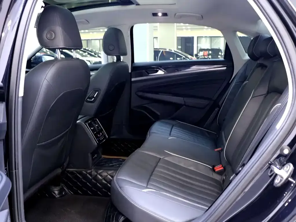 Volkswagen Passat 2023 из CN, фото 6