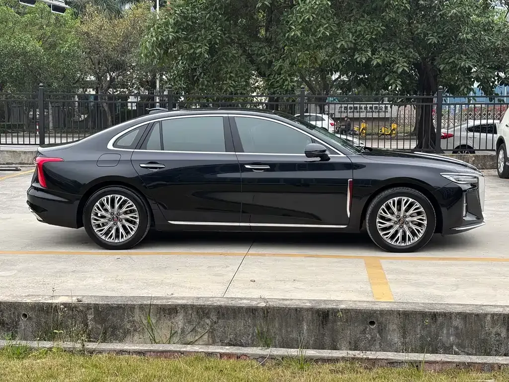 Hongqi H5 — фото 10