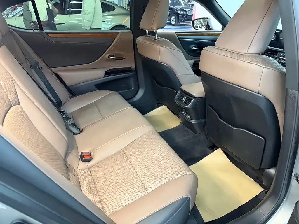 Lexus ES 2022 из CN, фото 8