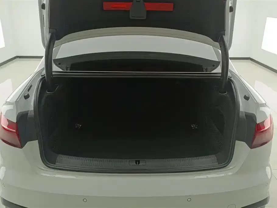 Audi A4L 2024 из CN, фото 8