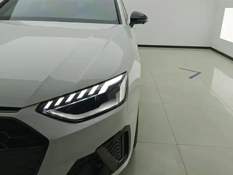 Audi A4L 2024 из CN, фото 2