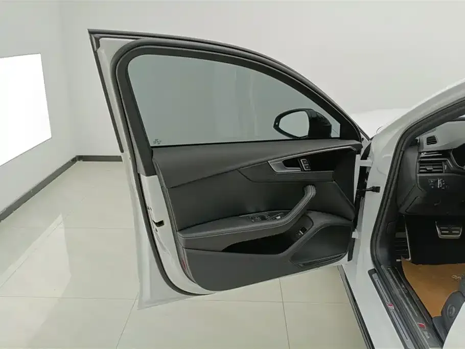 Audi A4L 2024 из CN, фото 10