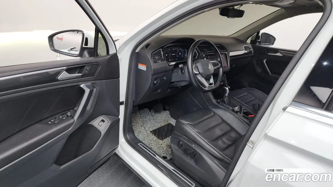Volkswagen Tiguan — фото 7
